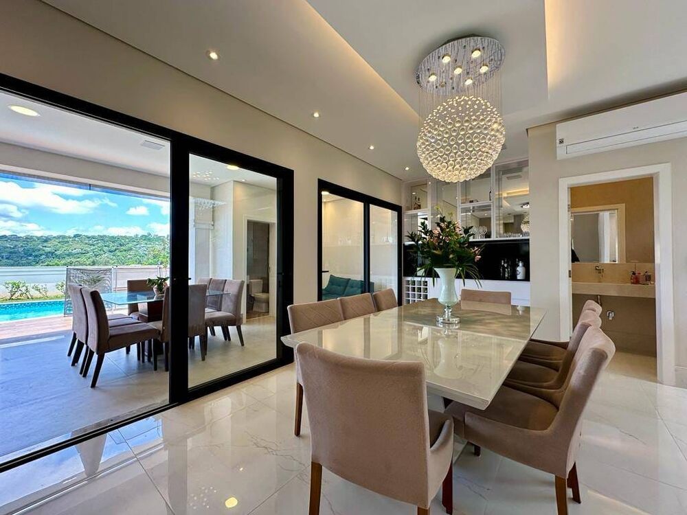 Casa à venda com 3 quartos, 282m² - Foto 1
