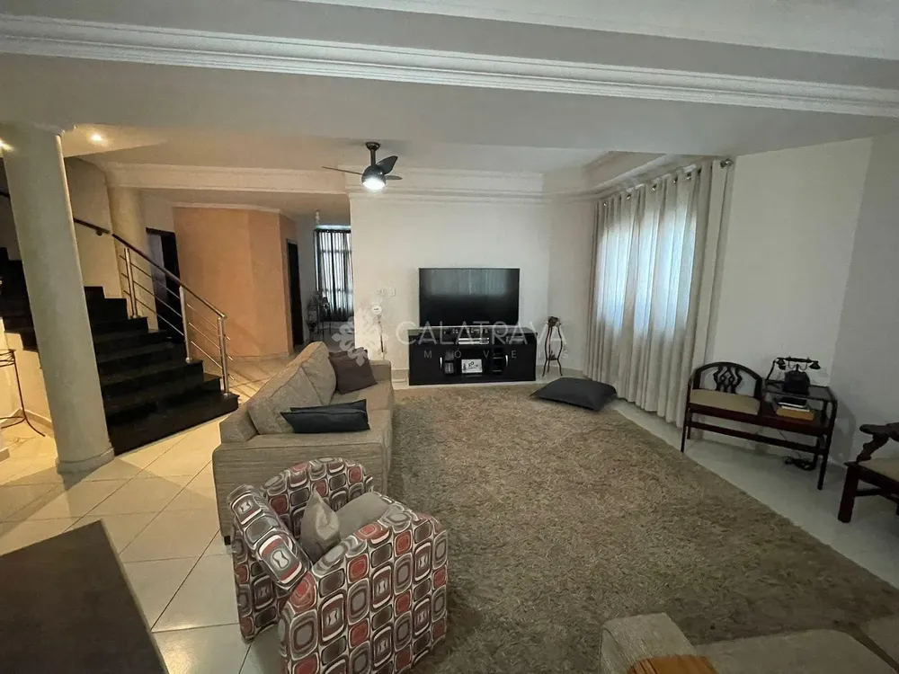 Casa, 5 quartos, 335 m² - Foto 1
