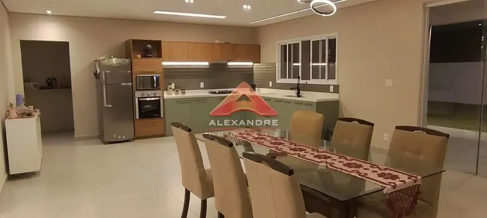 Casa, 4 quartos, 326 m² - Foto 1