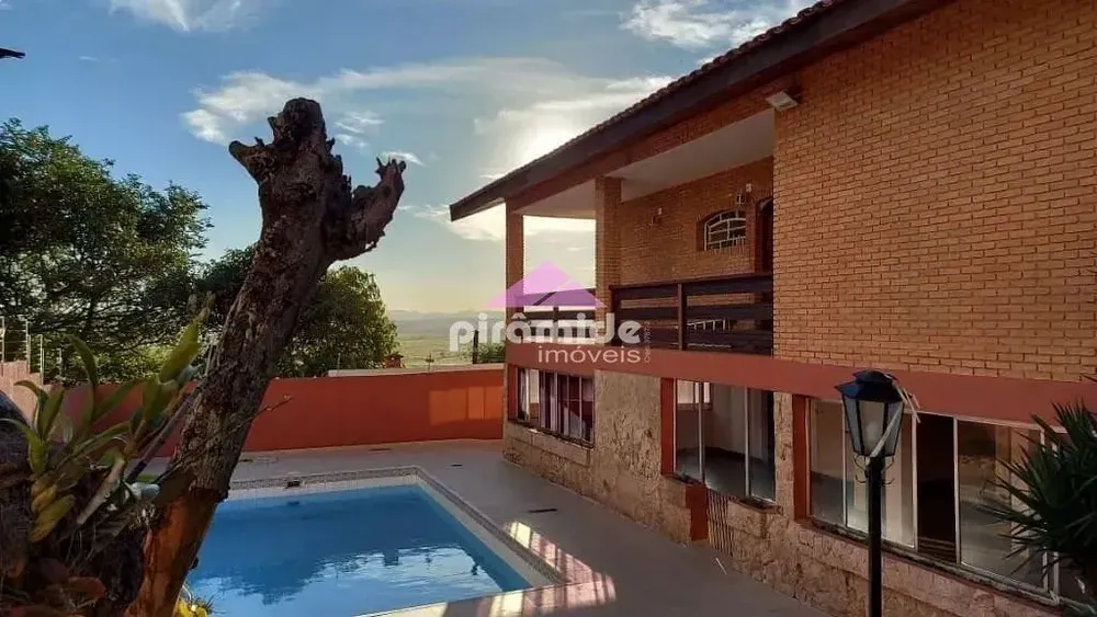 Casa, 3 quartos, 268 m² - Foto 1