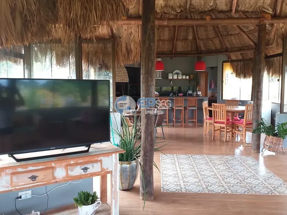 Casa, 4 quartos, 220 m² - Foto 1