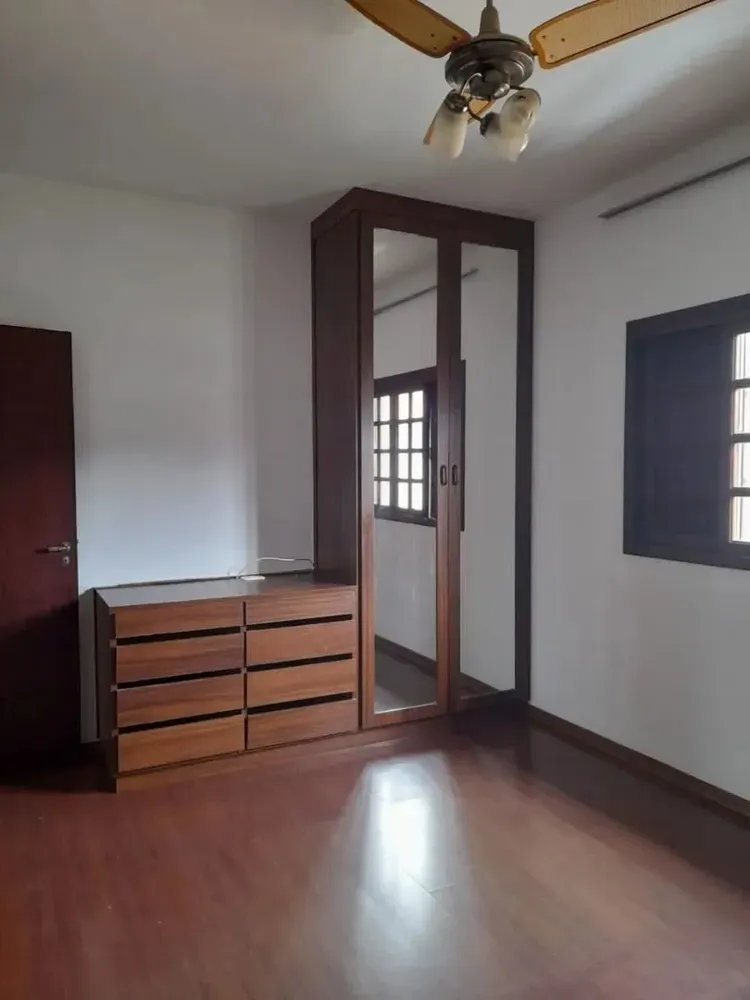 Casa, 3 quartos, 210 m² - Foto 1