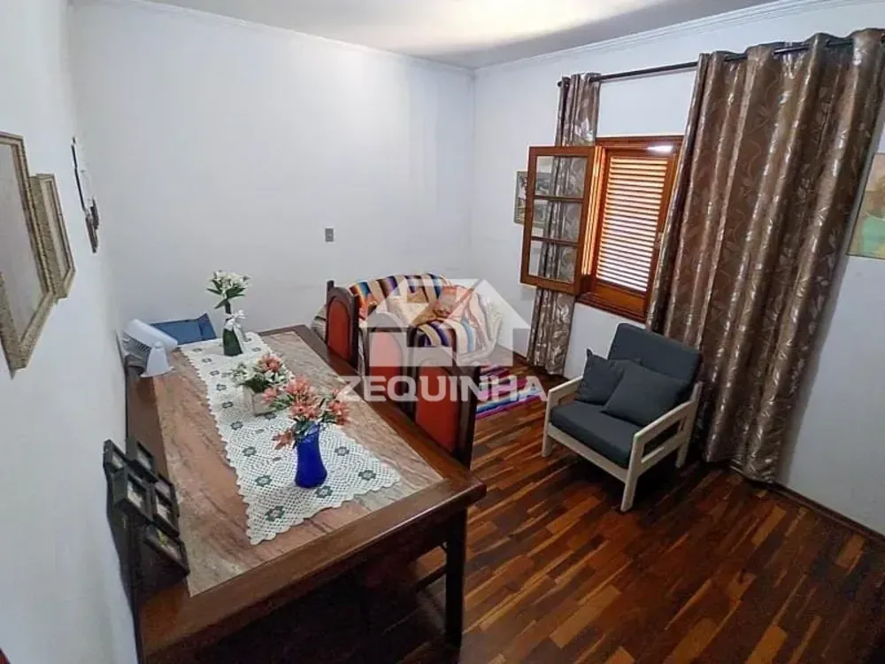 Casa, 4 quartos, 259 m² - Foto 2
