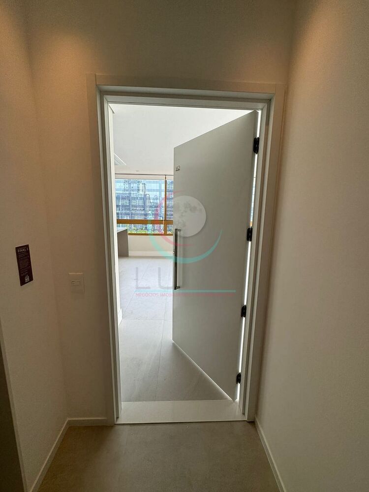 Apartamento para alugar com 3 quartos, 147m² - Foto 2
