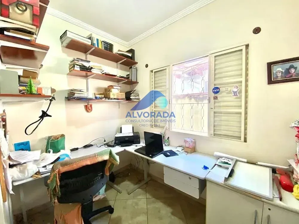 Casa, 4 quartos, 230 m² - Foto 2