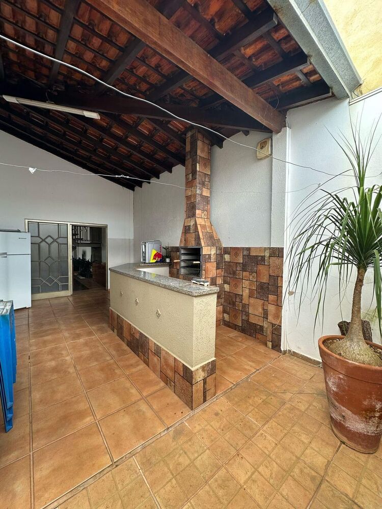 Casa, 3 quartos, 234 m² - Foto 1