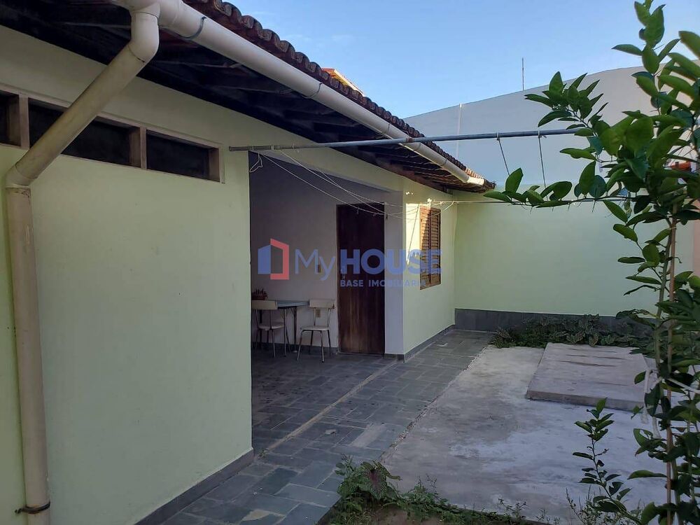 Casa à venda com 3 quartos, 230m² - Foto 2