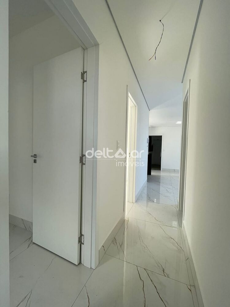 Apartamento à venda com 3 quartos, 130m² - Foto 2