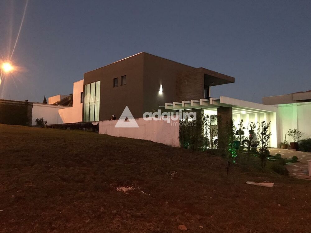 Casa à venda com 4 quartos, 330m² - Foto 2