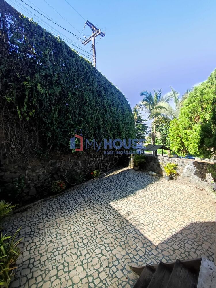Apartamento à venda com 3 quartos, 135m² - Foto 2