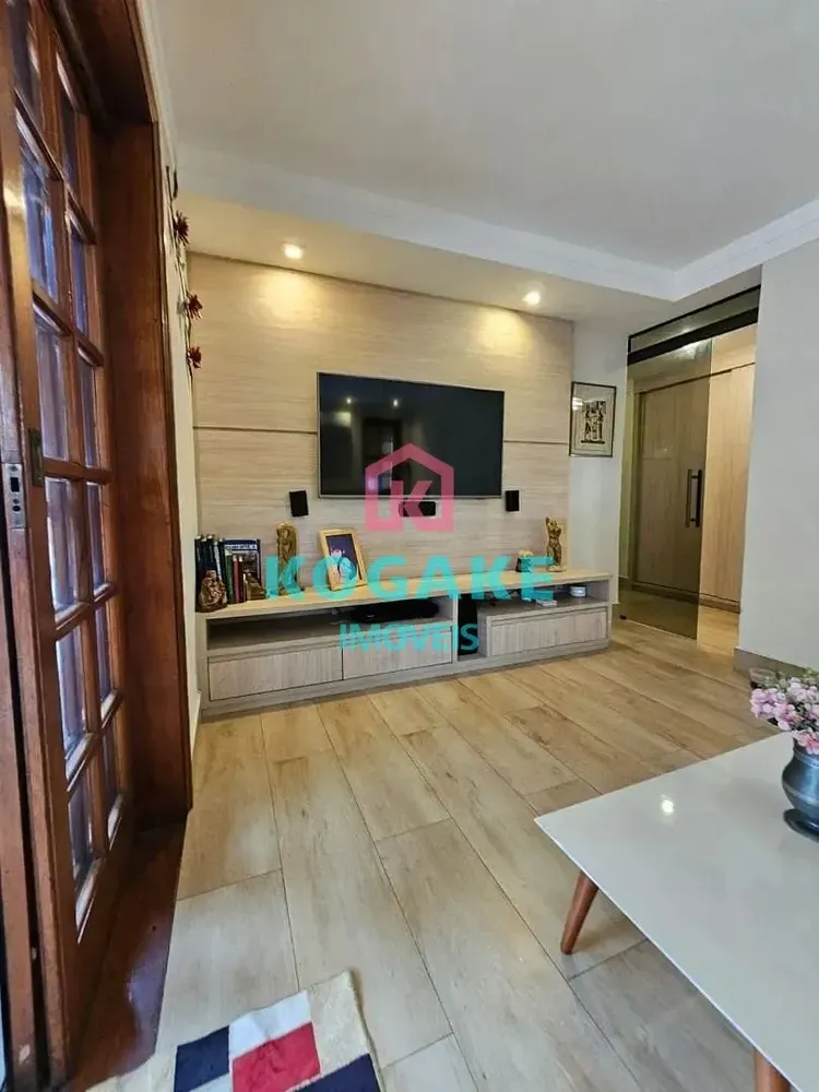 Casa, 3 quartos, 241 m² - Foto 1