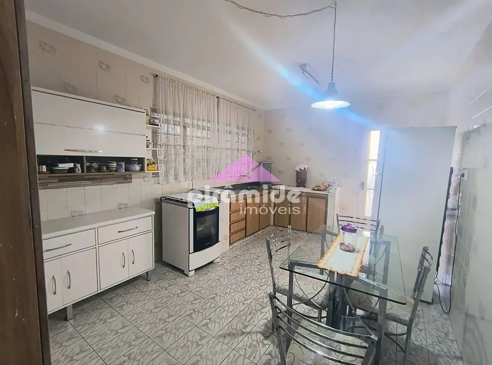 Casa, 3 quartos, 180 m² - Foto 3