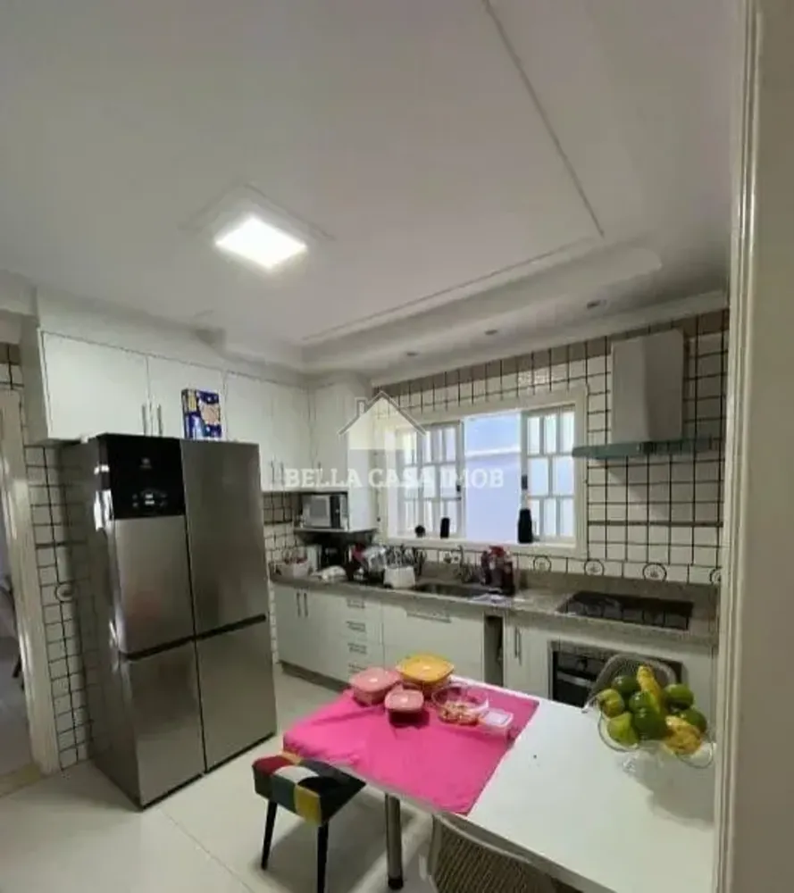 Casa, 4 quartos, 237 m² - Foto 2