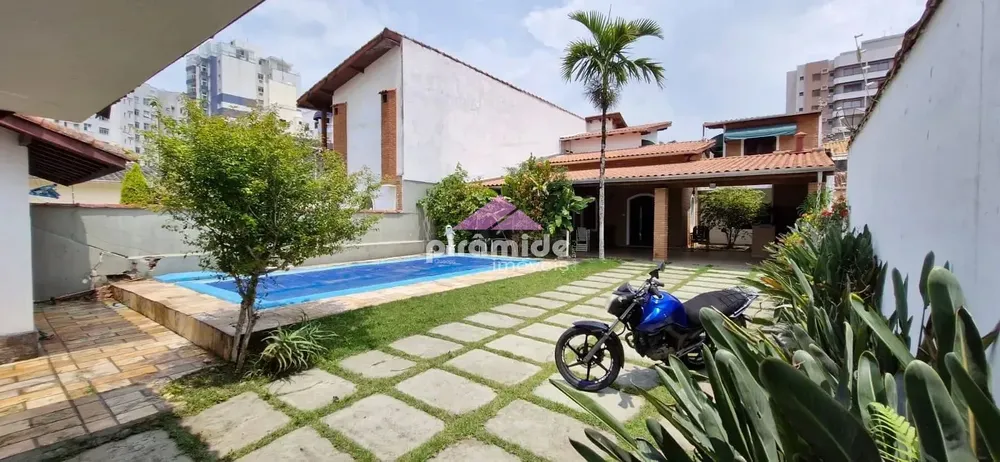 Casa, 4 quartos, 322 m² - Foto 1