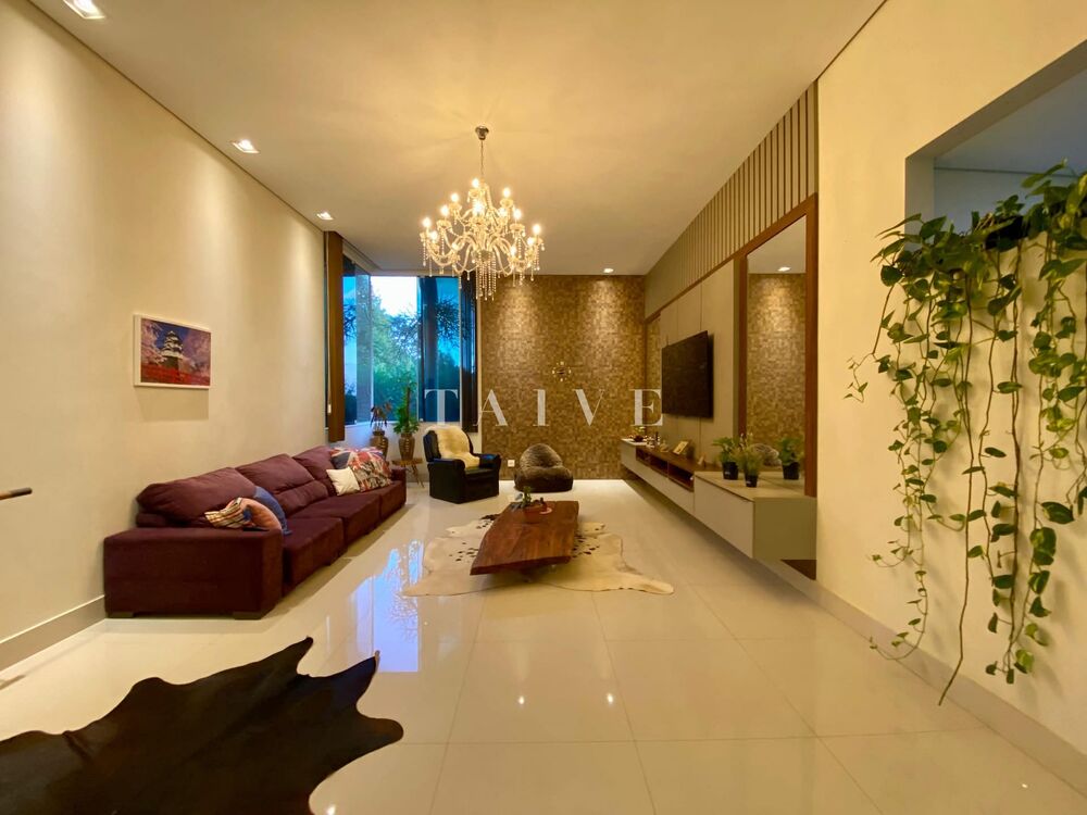 Casa à venda e aluguel com 4 quartos, 600m² - Foto 1