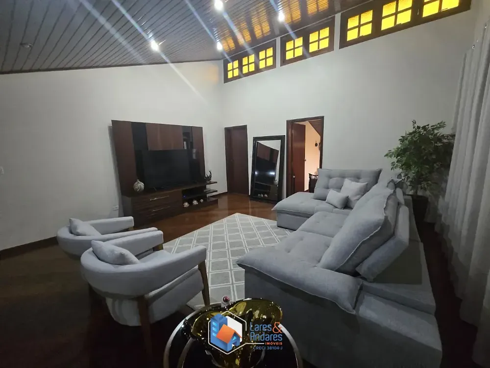 Casa, 3 quartos, 219 m² - Foto 2