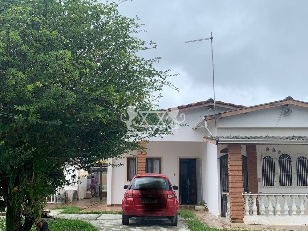 Casa à venda com 9 quartos, 341m² - Foto 1