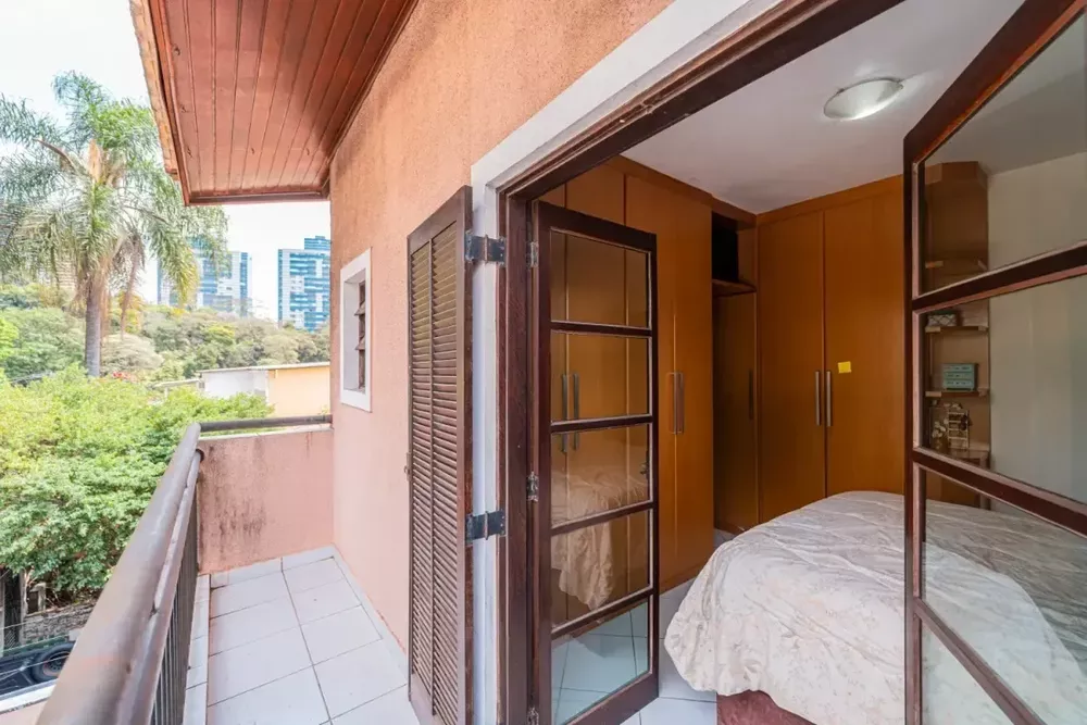 Casa à venda com 3 quartos, 305m² - Foto 2