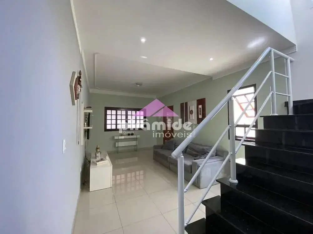 Casa, 3 quartos, 190 m² - Foto 1