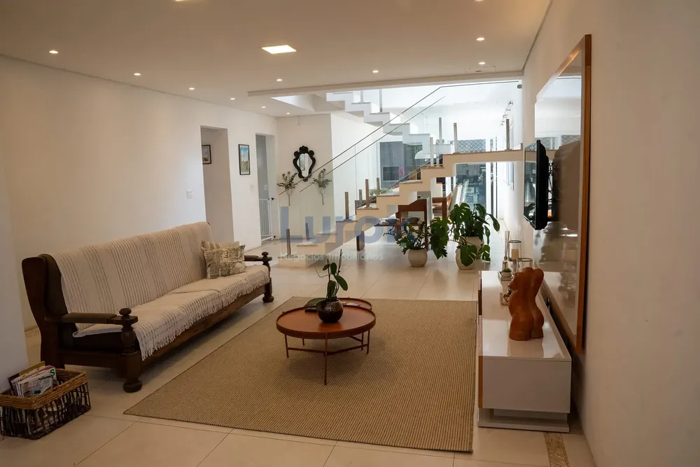Casa, 4 quartos, 272 m² - Foto 1