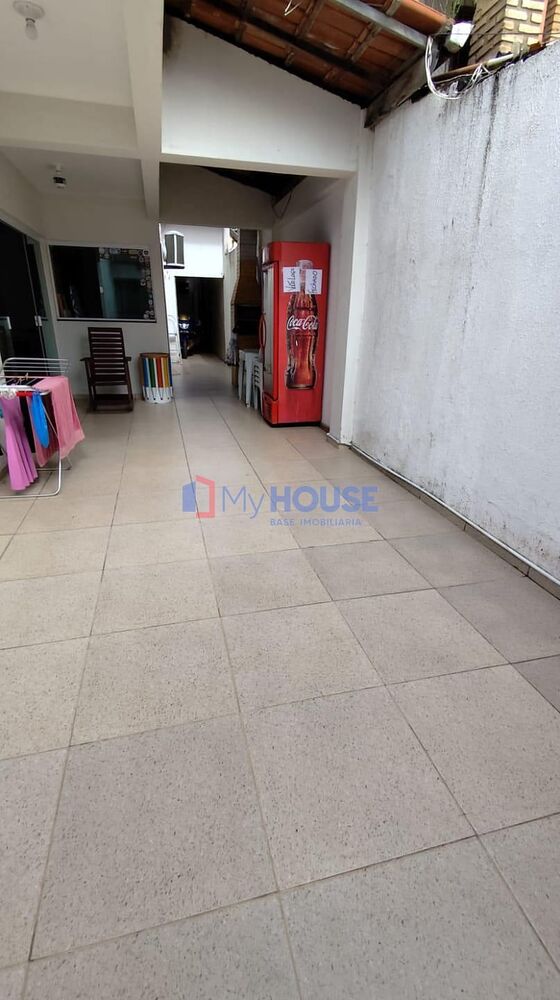 Casa à venda com 1 quarto, 200m² - Foto 2