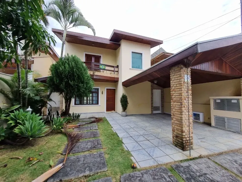Casa, 3 quartos, 228 m² - Foto 1