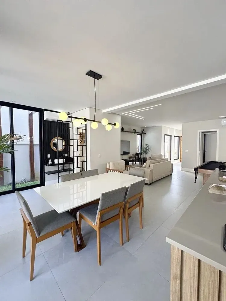 Casa, 4 quartos, 247 m² - Foto 1