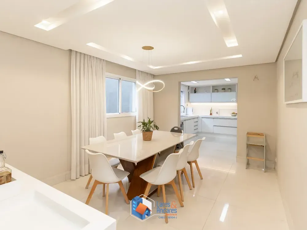 Sobrado, 3 quartos, 217 m² - Foto 1