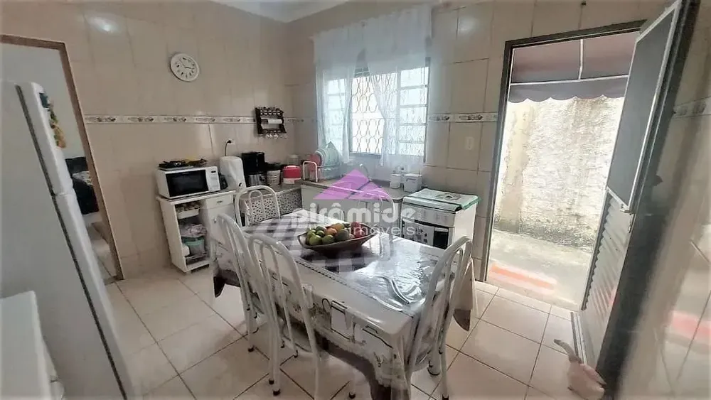 Casa, 6 quartos, 154 m² - Foto 1