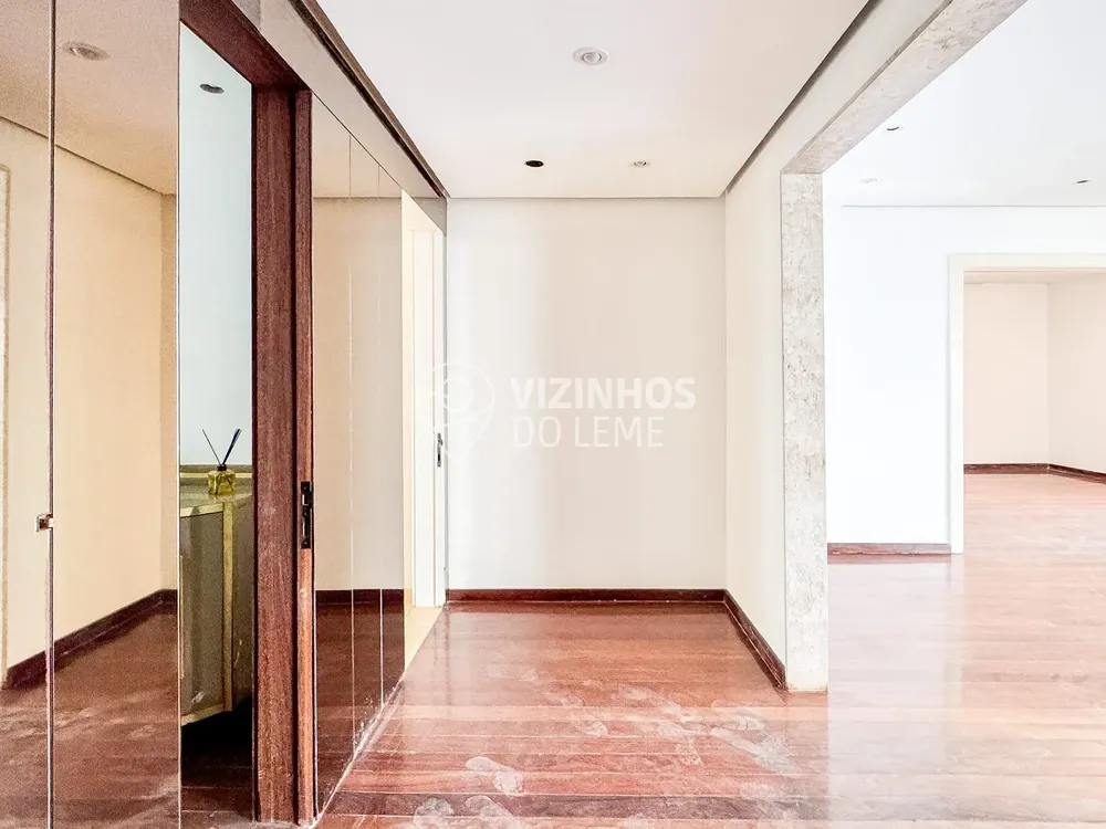Apartamento, 3 quartos, 270 m² - Foto 2