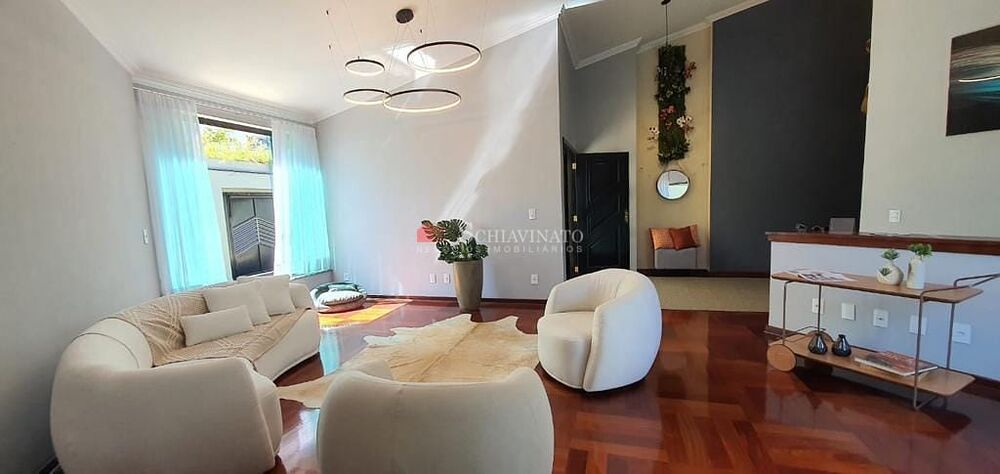Casa à venda e aluguel com 4 quartos, 529m² - Foto 1