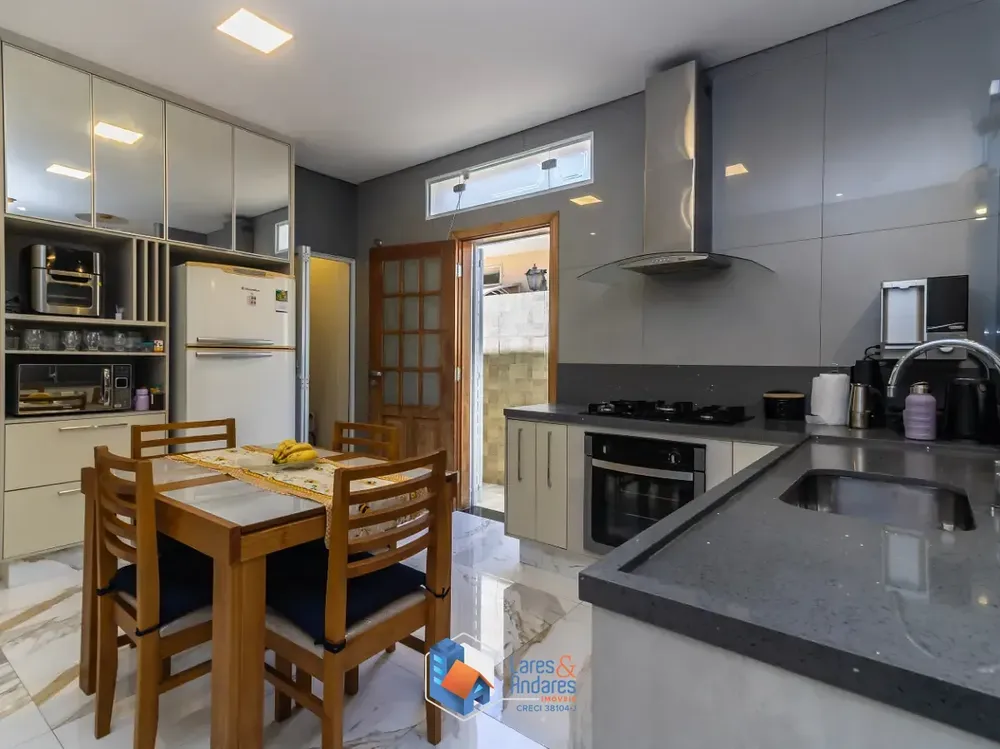 Casa, 3 quartos, 216 m² - Foto 2