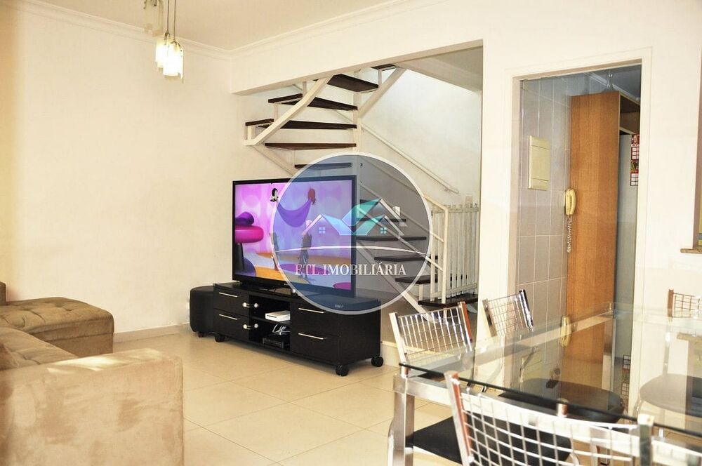 Casa à venda com 3 quartos, 120m² - Foto 1