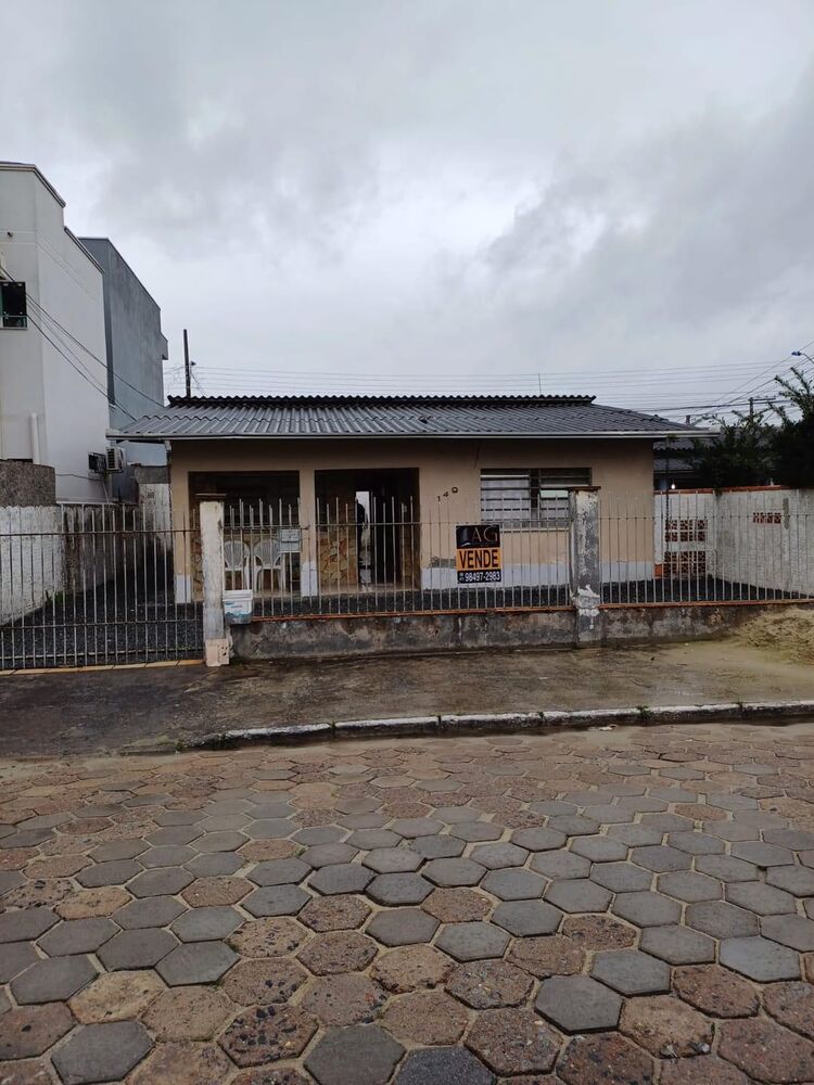 Casa à venda com 3 quartos, 147m² - Foto 1