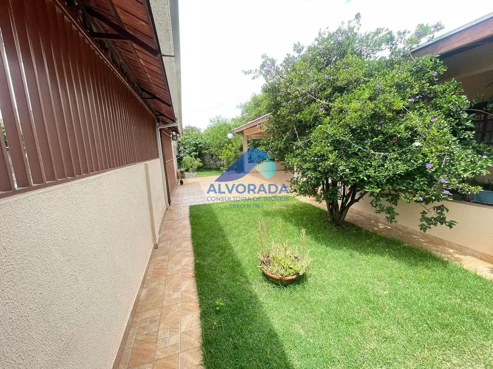 Casa, 3 quartos, 228 m² - Foto 1
