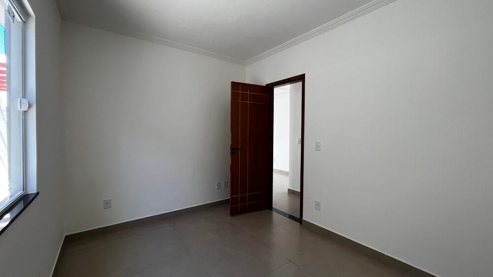 Casa à venda com 2 quartos, 65m² - Foto 2