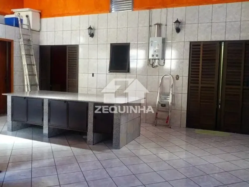 Casa, 5 quartos, 247 m² - Foto 2