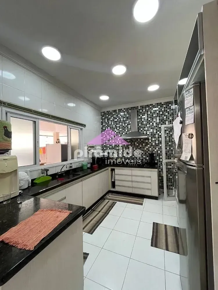 Casa, 3 quartos, 240 m² - Foto 3