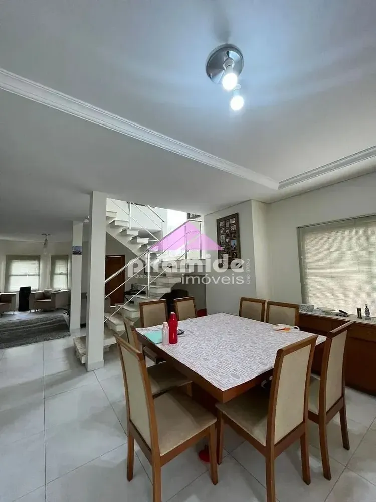 Casa, 3 quartos, 240 m² - Foto 1