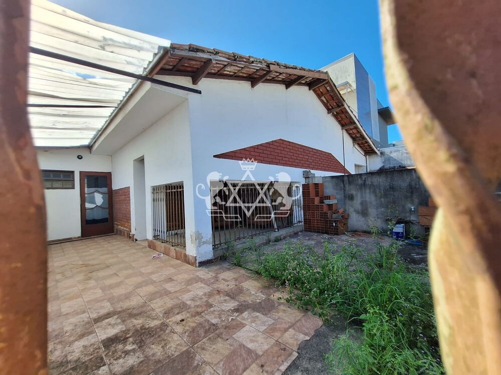 Casa à venda com 2 quartos, 99m² - Foto 1