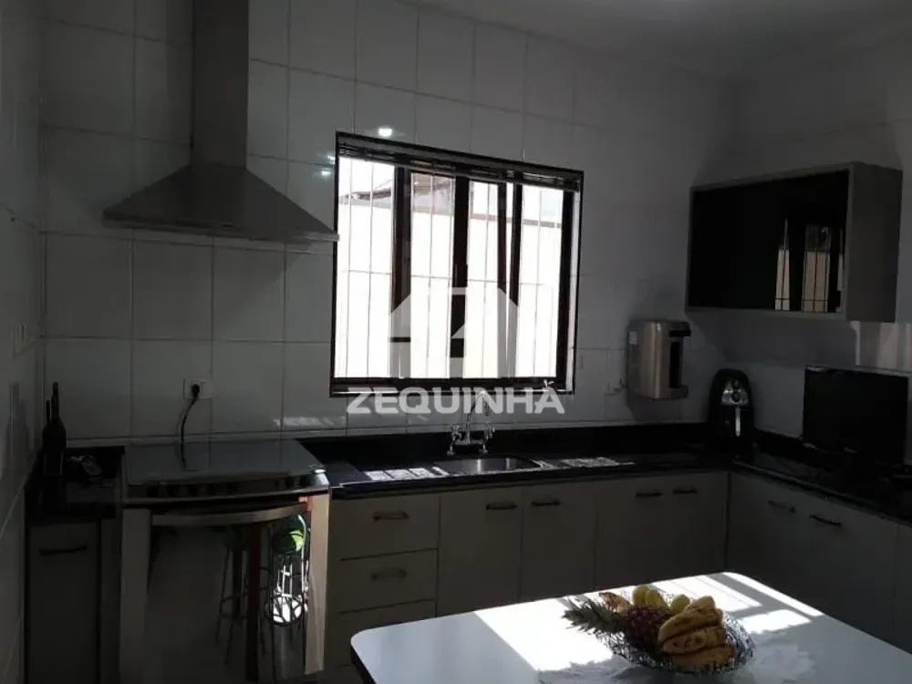 Casa, 4 quartos, 310 m² - Foto 2