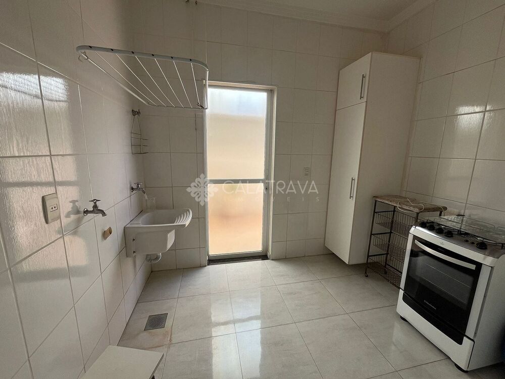 Casa para alugar com 3 quartos, 210m² - Foto 8