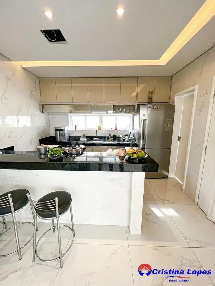 Casa, 4 quartos, 205 m² - Foto 2