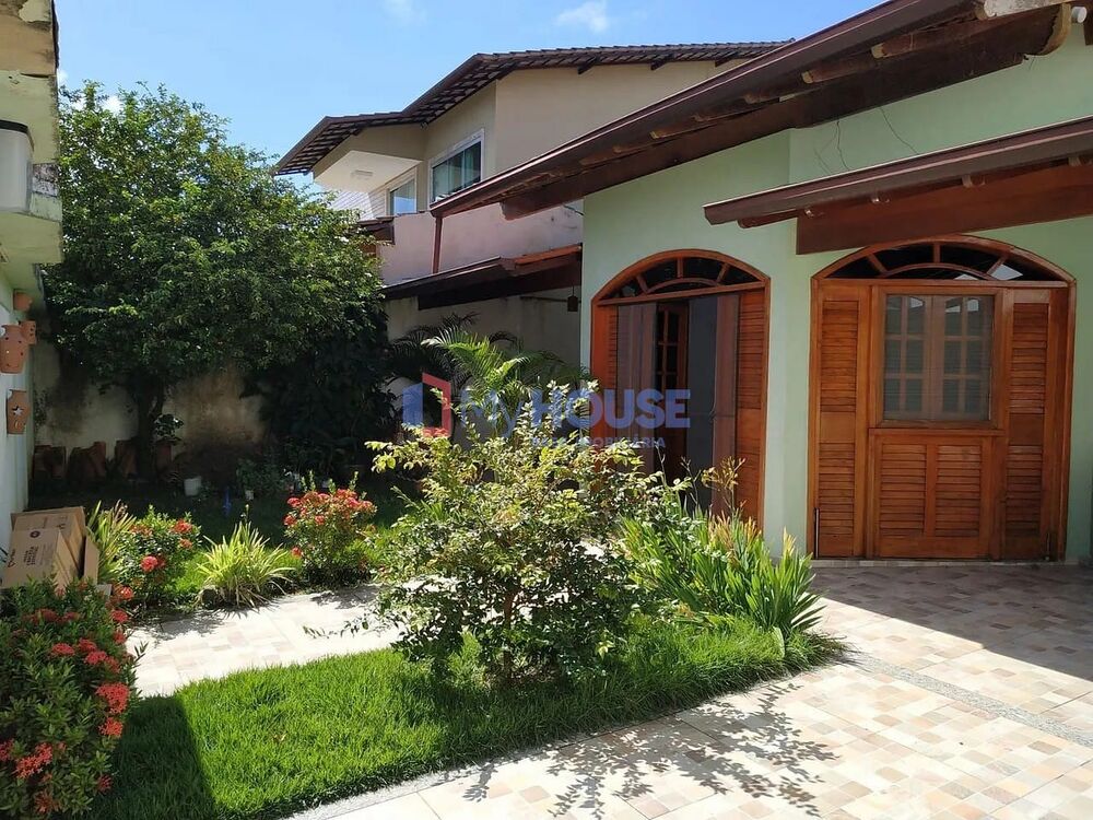 Sobrado à venda com 4 quartos, 271m² - Foto 1