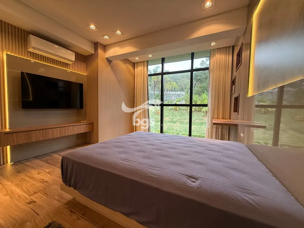 Casa, 6 quartos, 1745 m² - Foto 1