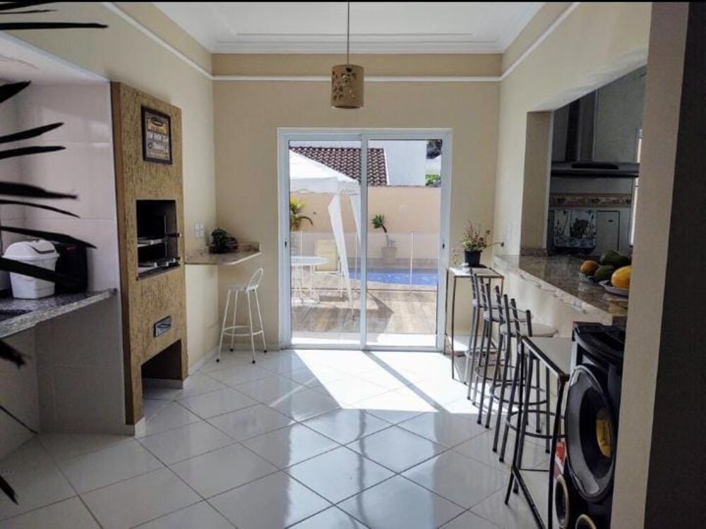 Sobrado à venda com 3 quartos, 290m² - Foto 1