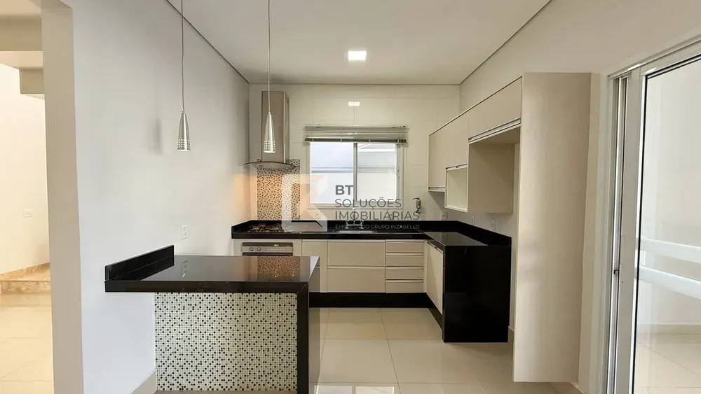 Casa, 4 quartos, 256 m² - Foto 1