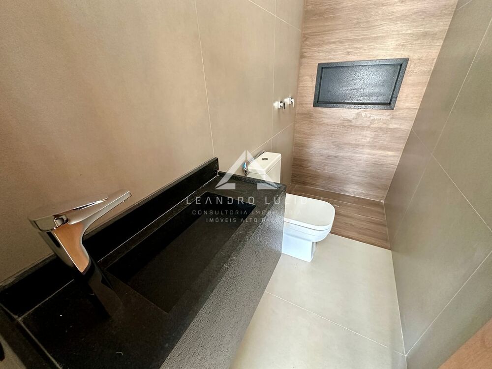 Casa à venda com 3 quartos, 320m² - Foto 2