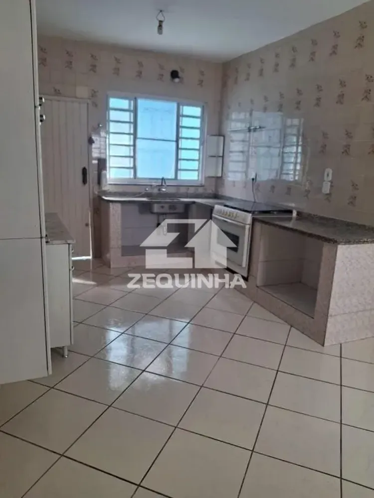 Casa, 3 quartos, 180 m² - Foto 2
