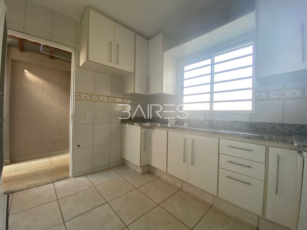 Casa à venda com 3 quartos, 95m² - Foto 1
